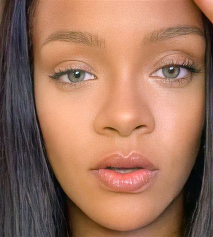 What color is Rihanna's eyes?