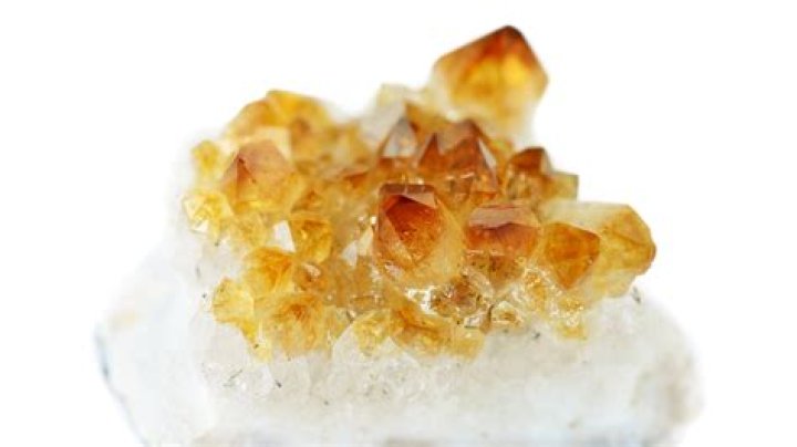What does citrine crystal do?