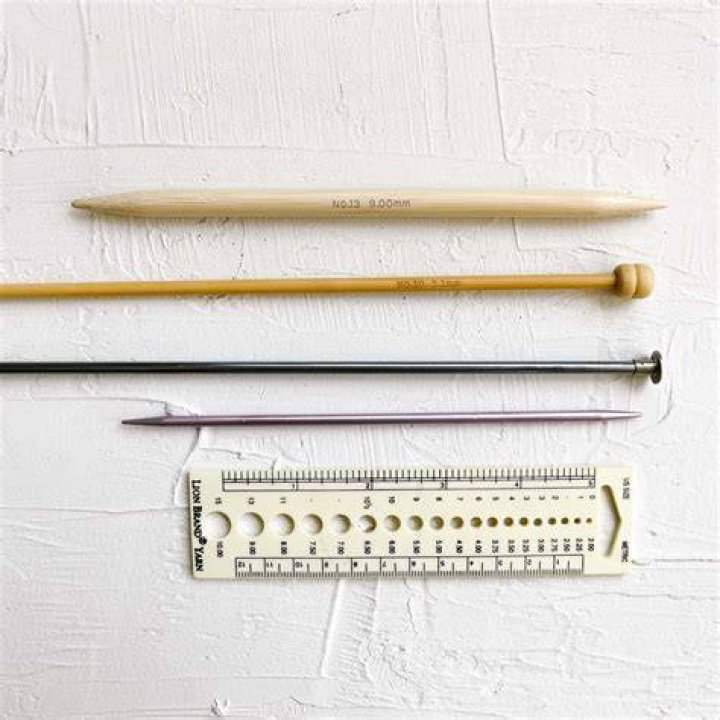 What does mm on knitting needles mean?