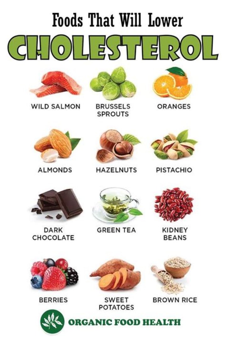What foods naturally clean dogs teeth?