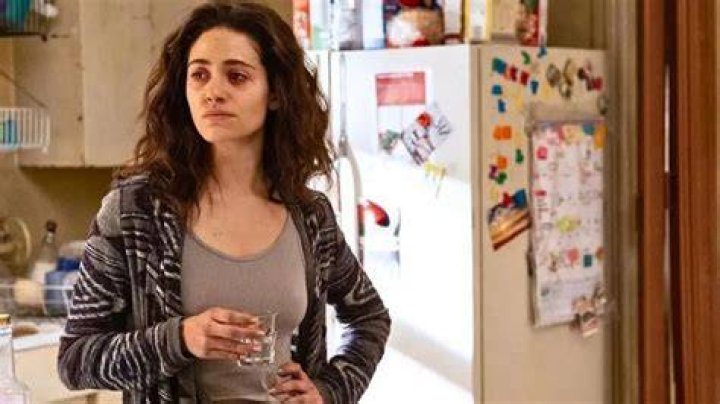 What happens to Fiona at the end of Shameless?