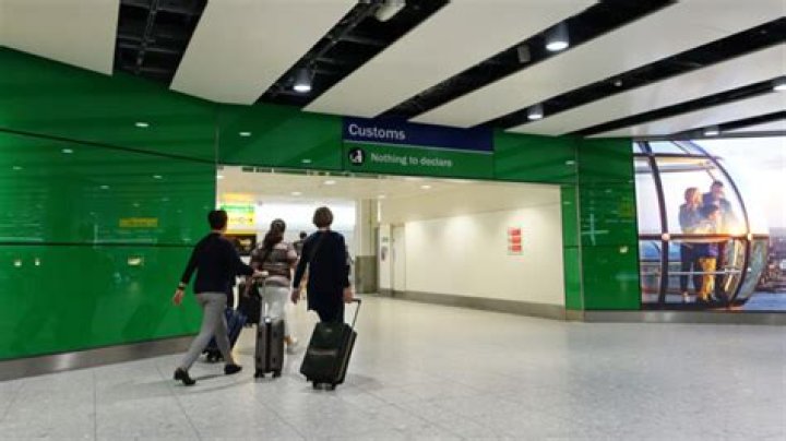 What happens when you declare your money at the airport?