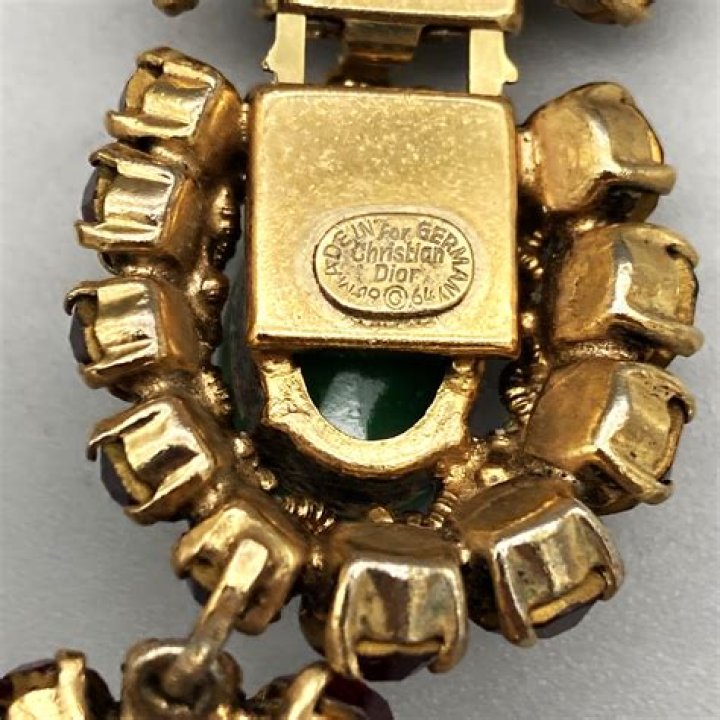 What is a jewelry designer called?