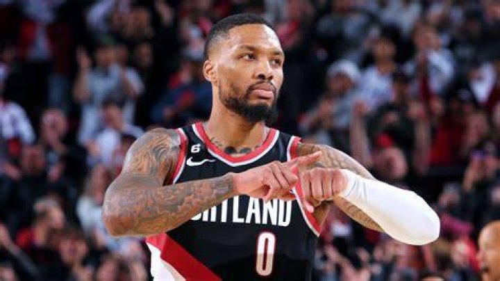 What is Damian Lillard's vertical?