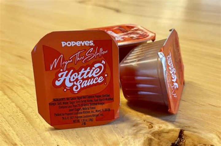 What is Popeyes Hottie Sauce made of?