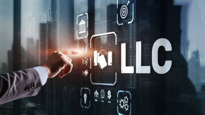 What is the best tax structure for LLC?