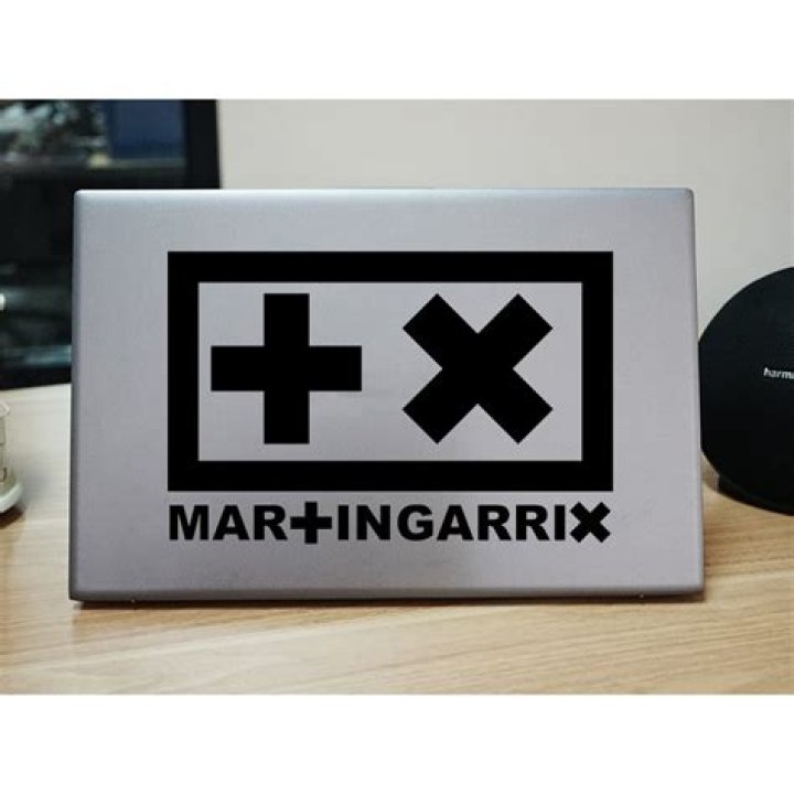 What laptop does Martin garrix use?
