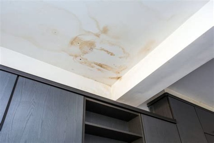What to do if water leaks through the ceiling?