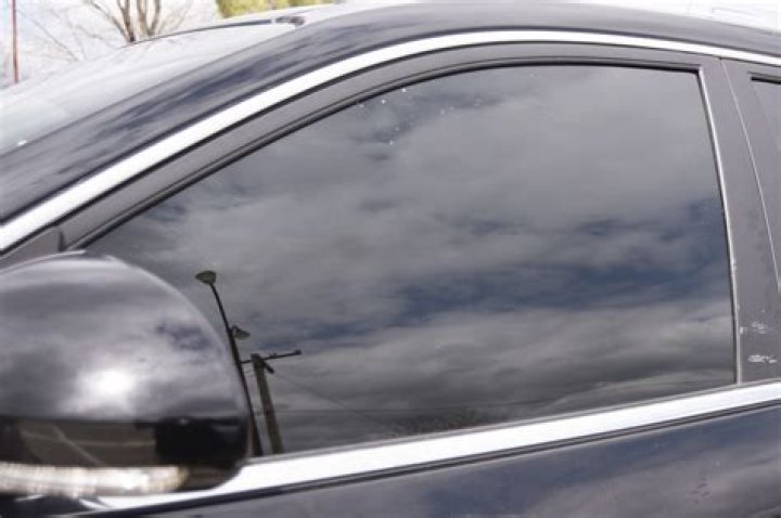 Which glass will trap the heat inside the car clear or tinted?