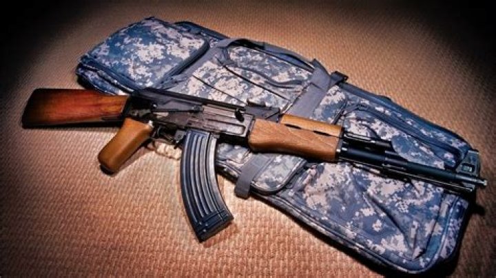 Which is better AK-47 or M16?