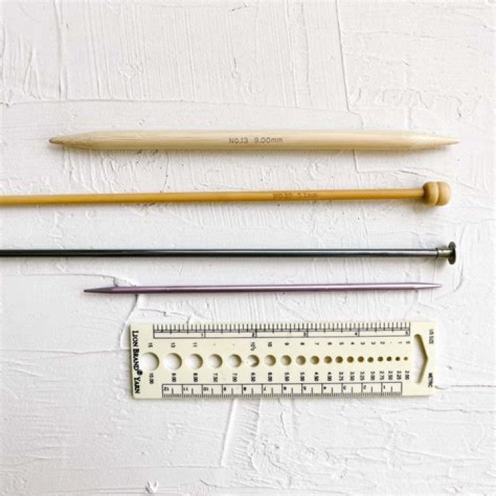 Which is better metal or bamboo knitting needles?
