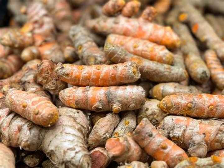 Which is better neem or turmeric?