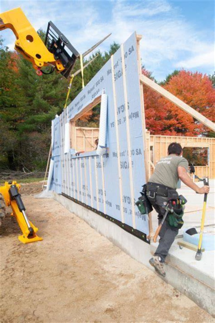 Which is better zip or Tyvek?