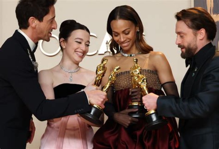 Who has won 3 or more Oscars?