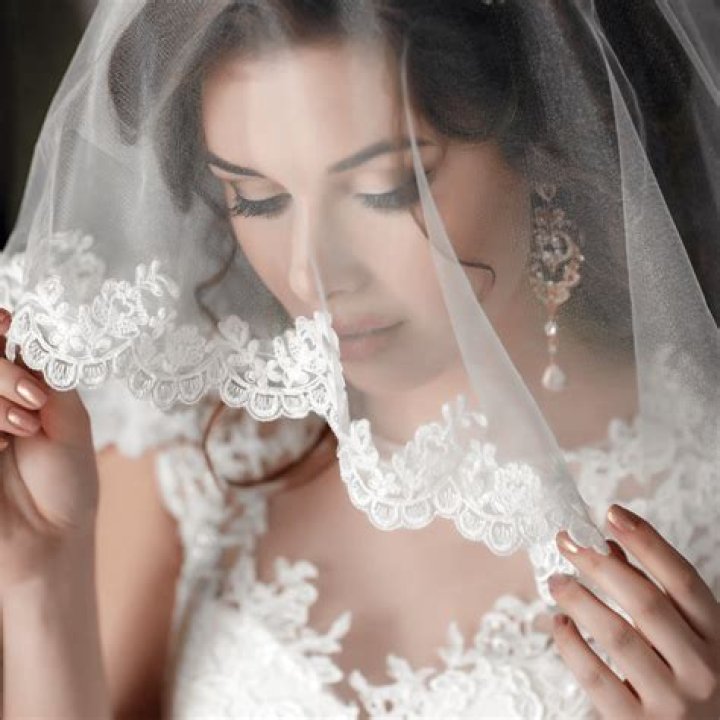 Who holds the bride's veil?