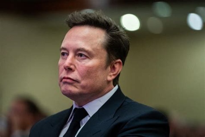 Who is richer Elon or Jeff?