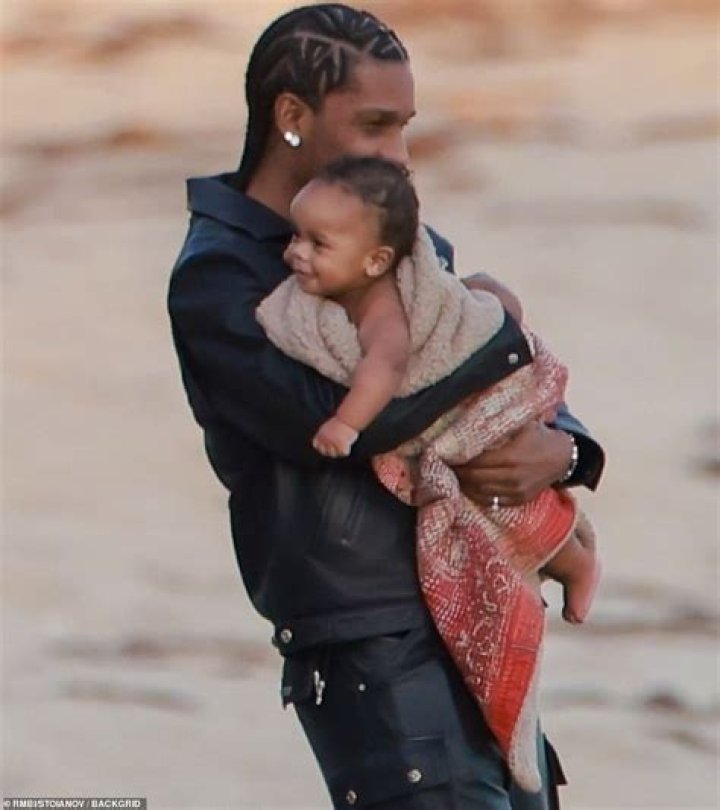 Who is the father of Fiona Gallagher's baby?
