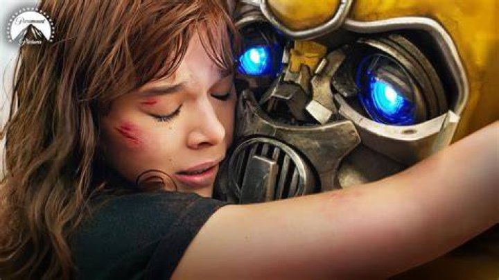 Who is the female Decepticon in Bumblebee?