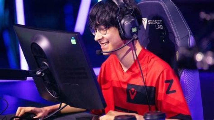 Who is the oldest Valorant pro player?