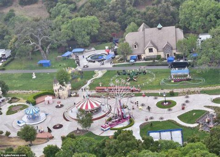 Who owns Neverland Ranch now?