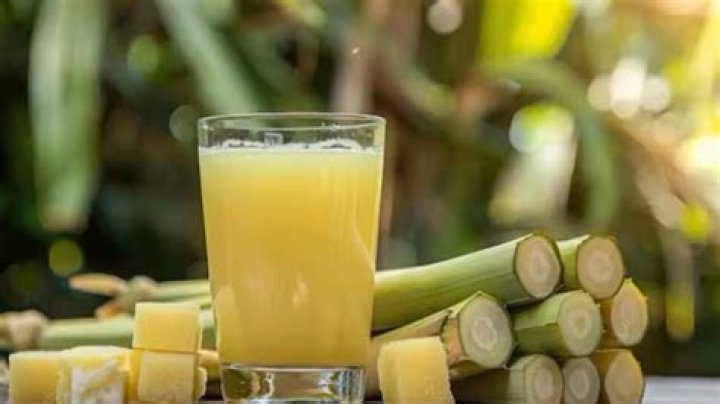 Who should not drink sugarcane juice?