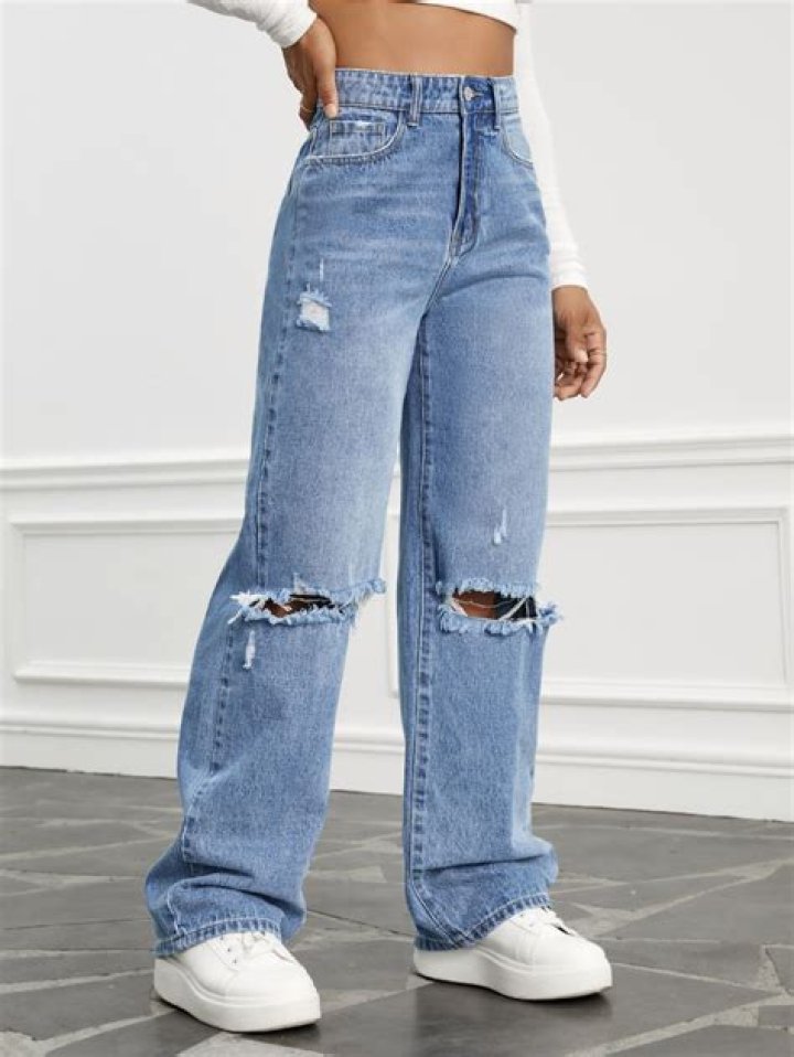 Why can't students wear ripped jeans?