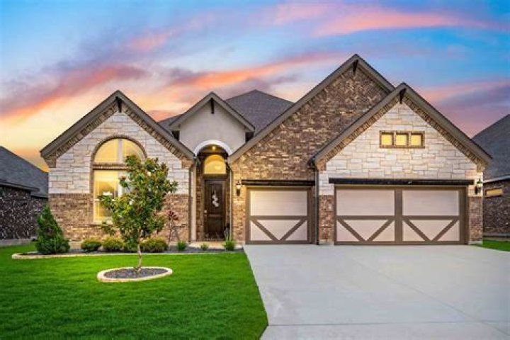 Why do homes in Arizona have walls around them?