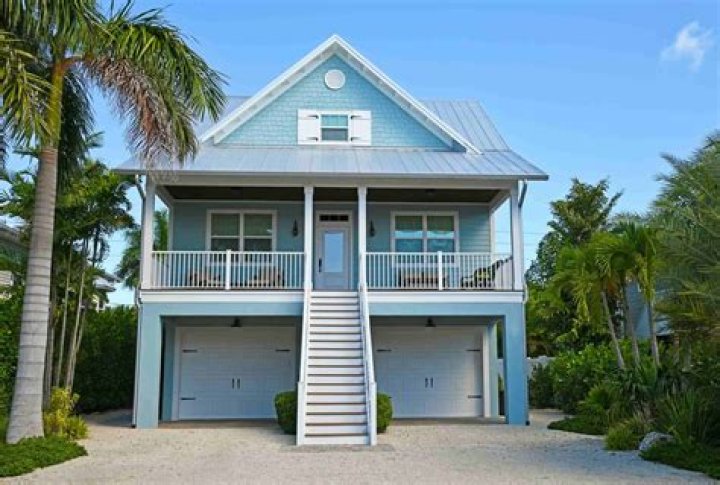 Why do houses in Florida not have siding?
