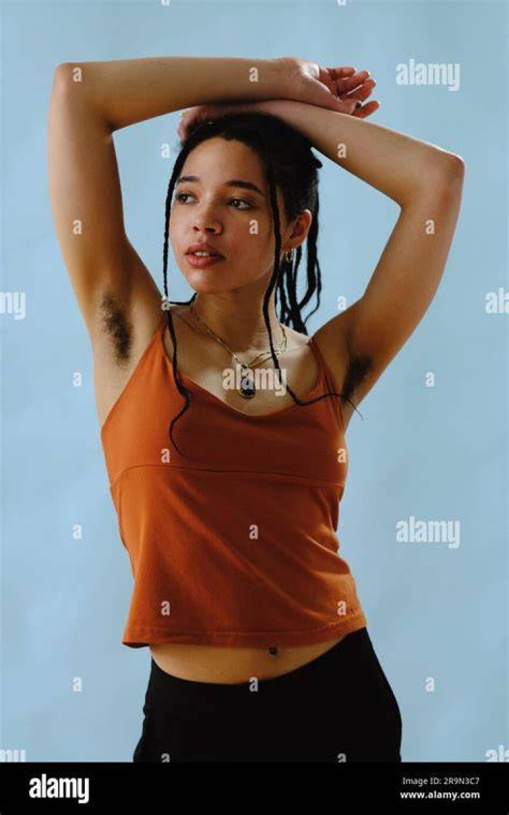 Why do women's armpits get dark?