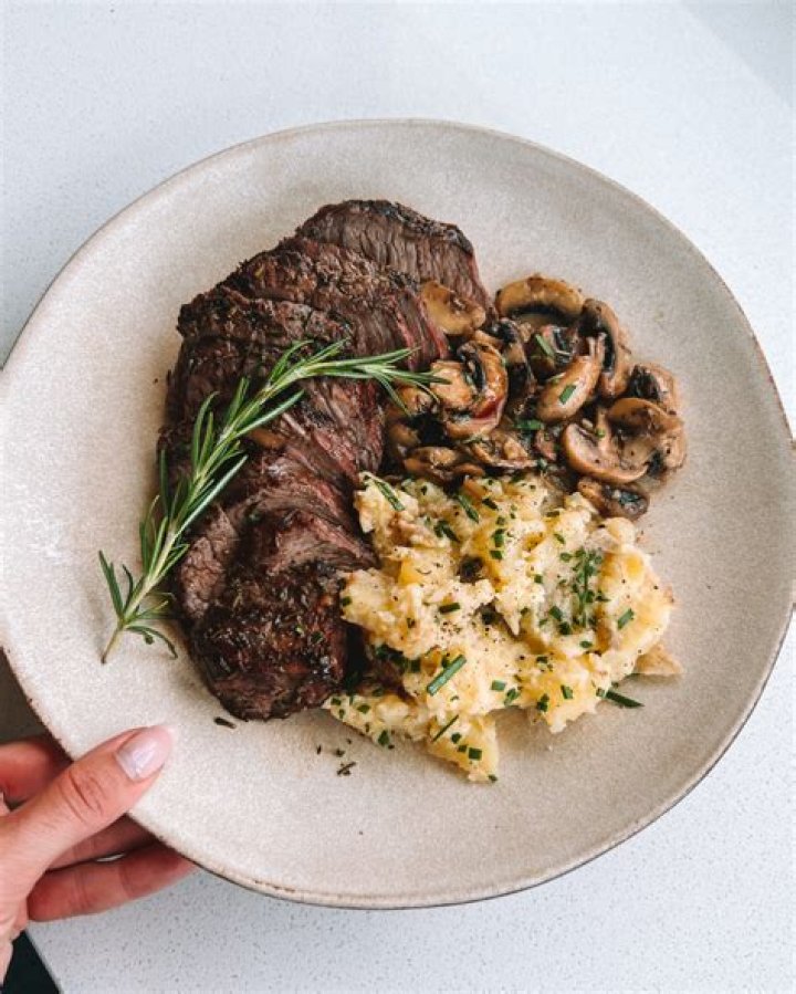 Why does cabernet go with steak?