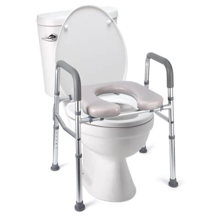 Why don't they use toilet seats in Mexico?