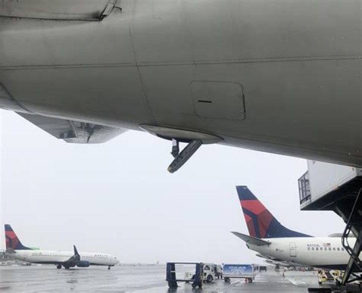 Why don t all planes have TVs?
